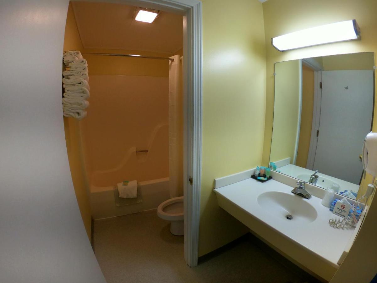 Copper Lantern Motor Lodge West Brookfield Екстериор снимка